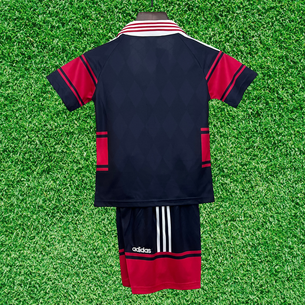 Kit Bayern Munich I 97/99 Infantil