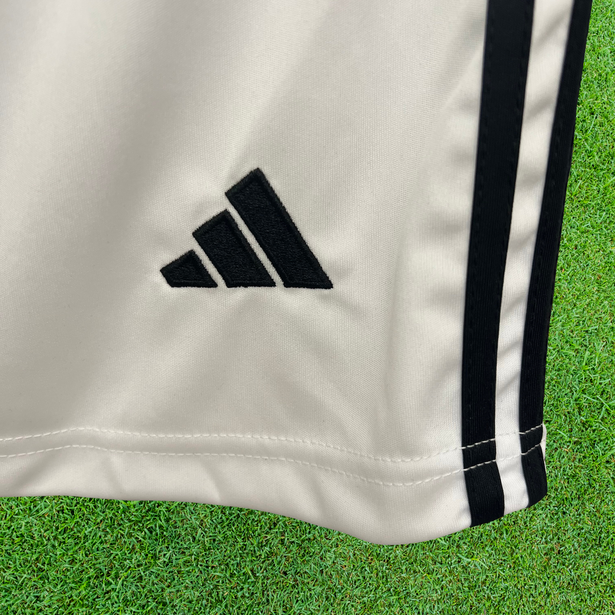 Pantalones cortos de local del Real Madrid 25/26 
