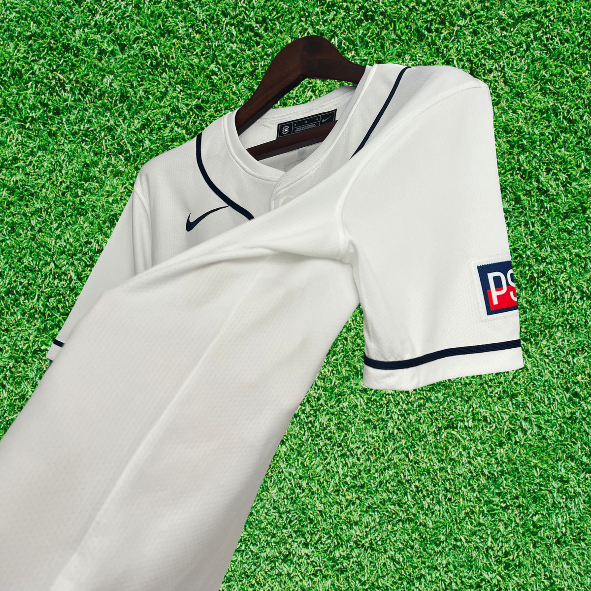 Camisa Paris Saint-Germain F.C (PSG) MLB Collab 25/26 Retrô