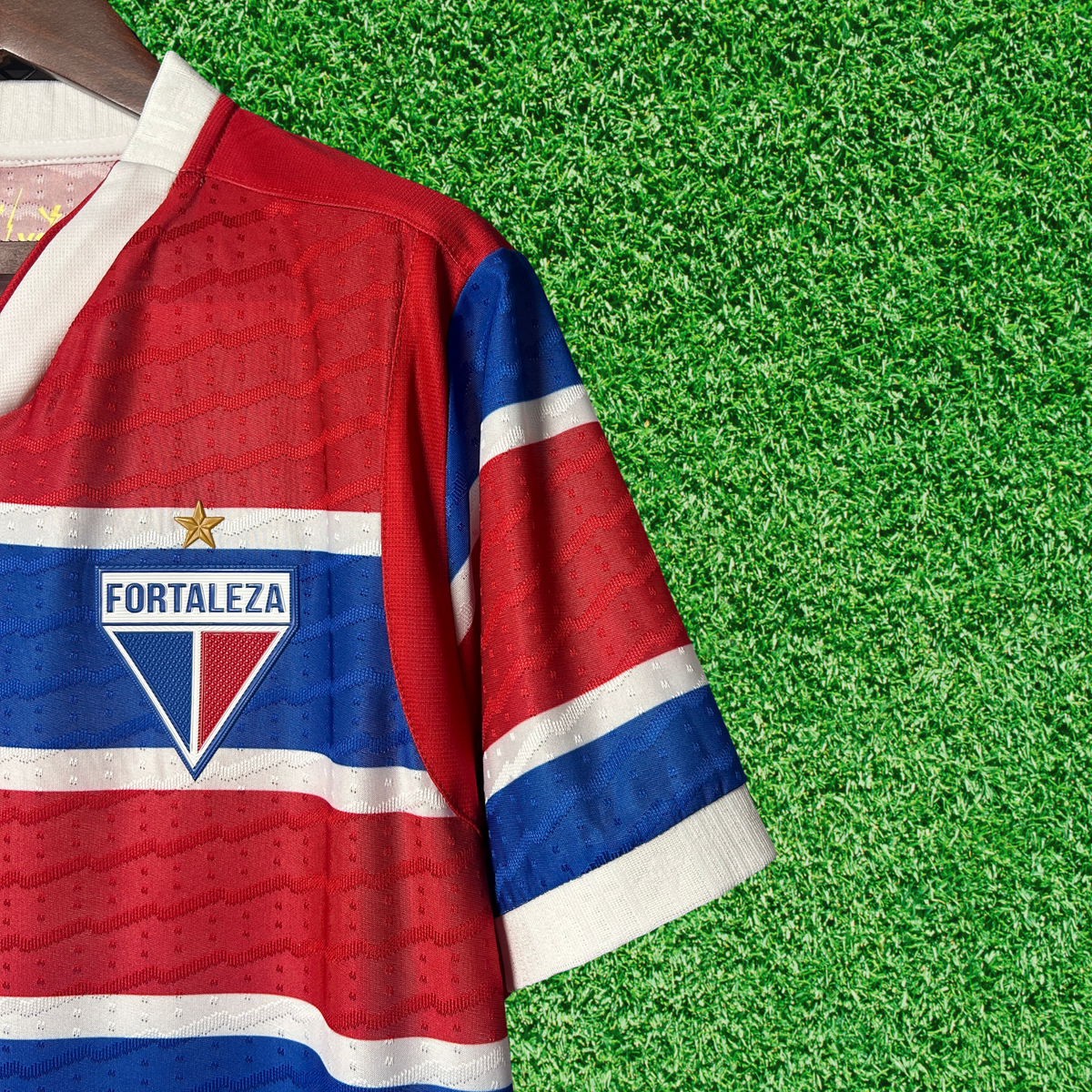 Camiseta local del Fortaleza 25/26, versión para aficionados 