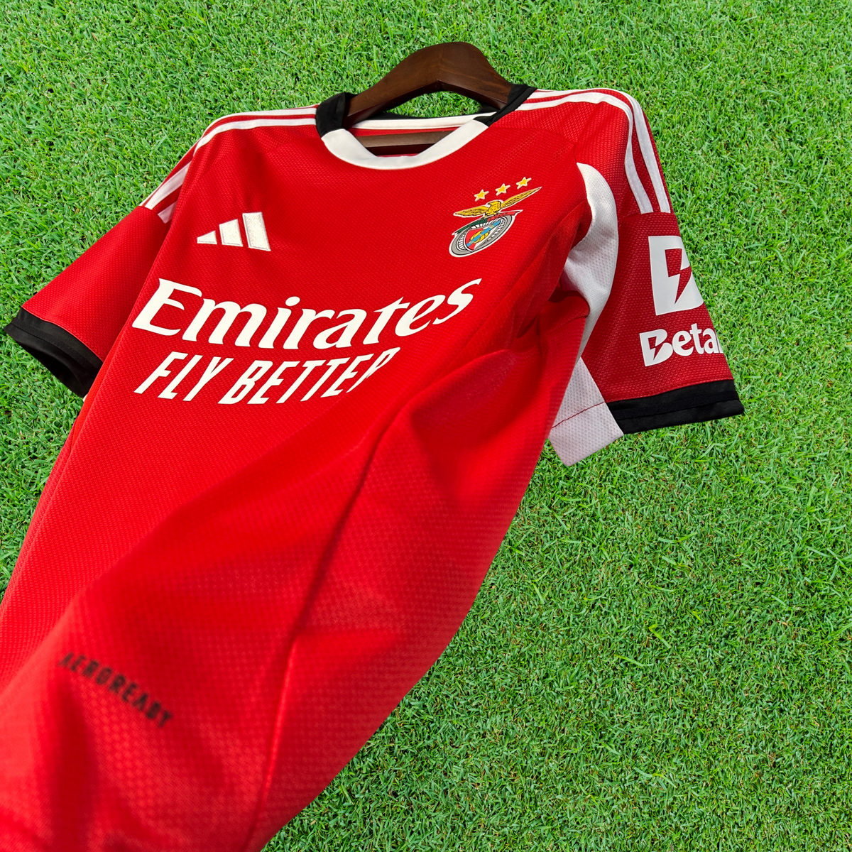 Camiseta local del SL Benfica 25/26, versión para aficionados 