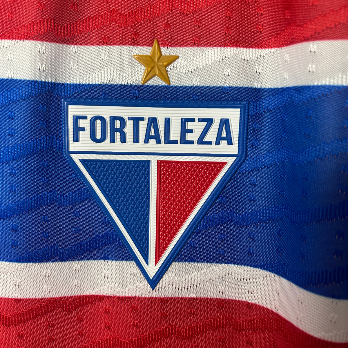 Camiseta local del Fortaleza 25/26, versión para aficionados 