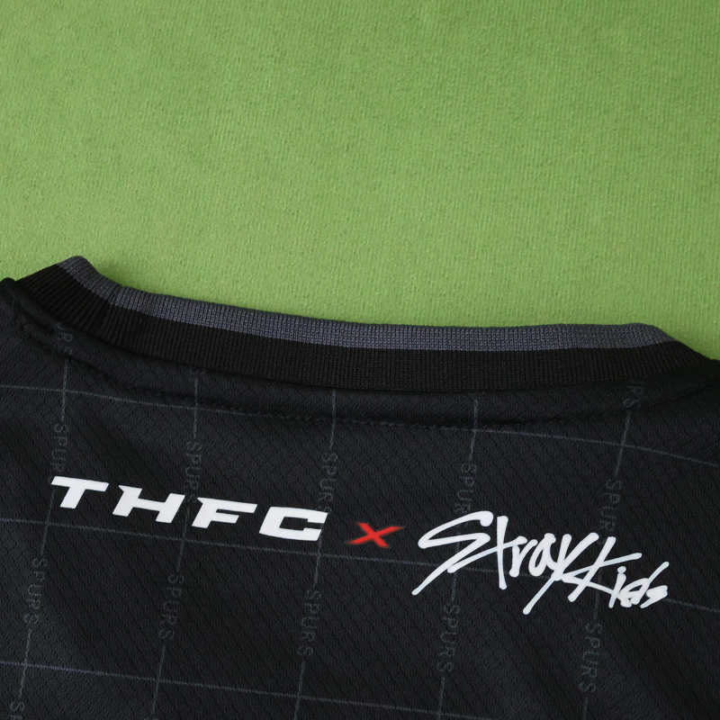Kids Tottenham Hotspur Away Stray Kids Kit 2025/26
