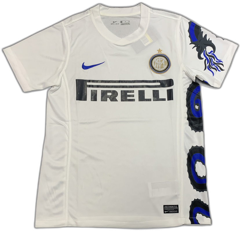 Camiseta de visitante del Inter de Milán 2010 (versión retro)